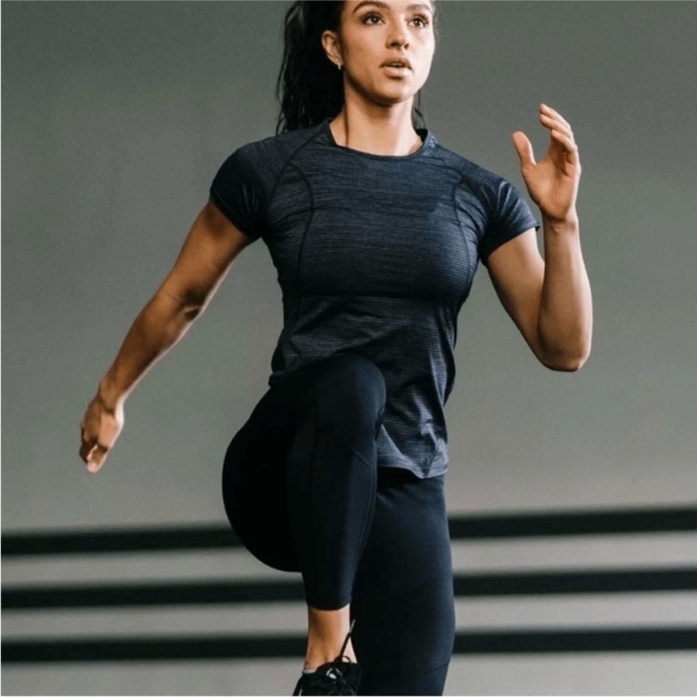 Zyia Athletic Charcoal Competition Short Sleeve Tee Size‎ Medium Sports, Running